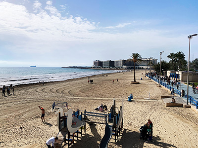 アリカンテの夏はポスティゲ・ビーチで極楽気分