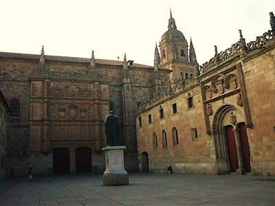 歴史的観光地であるスペイン最古の大学