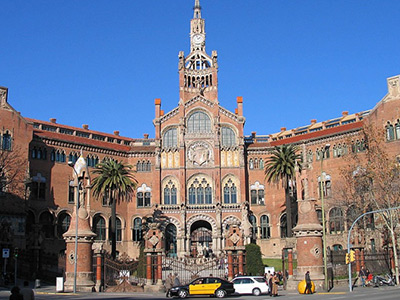 「公立病院」と「民間病院」