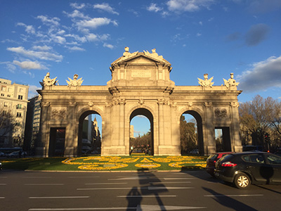 マドリードにあるアルカラ門