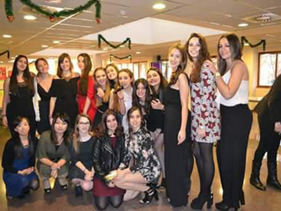 学生寮のクリスマスパーティー