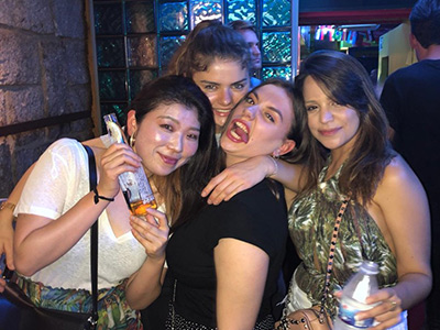 学校の友達とFIESTAやディスコに行ってラテンダンスを楽しむ