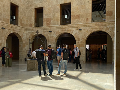 サラマンカ大学内には常に多種多様な学生がいて面白いです。