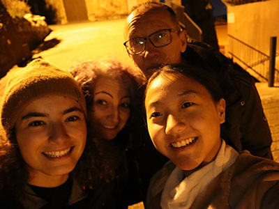 ホストファミリーとクリスマスにイエスキリスト生誕を観劇しました。