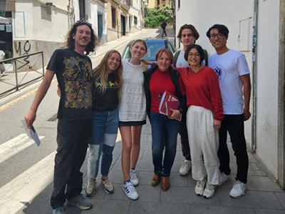 学校の先生やクラスメイトとの最後のお別れの写真