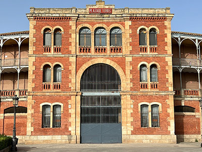 闘牛場の正面入り口