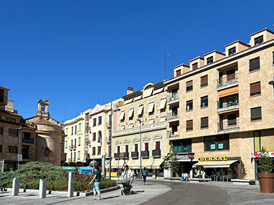 通学路。街並みがかわいらしく癒されました。