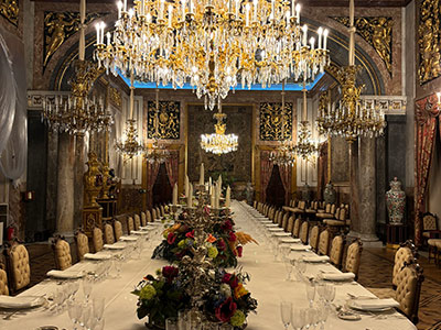 旅行先のマドリードにある王宮の宮内