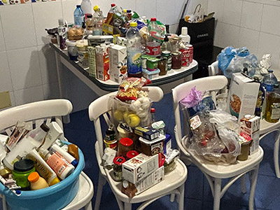 冷蔵庫内の過去の居住者の置き土産を片付けました。