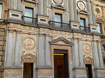 アルハンブラ宮殿のカルロス五世宮殿正面