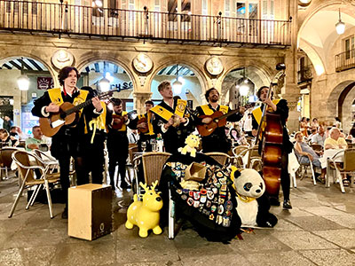 サラマンカの夏に演奏するバンドTuna